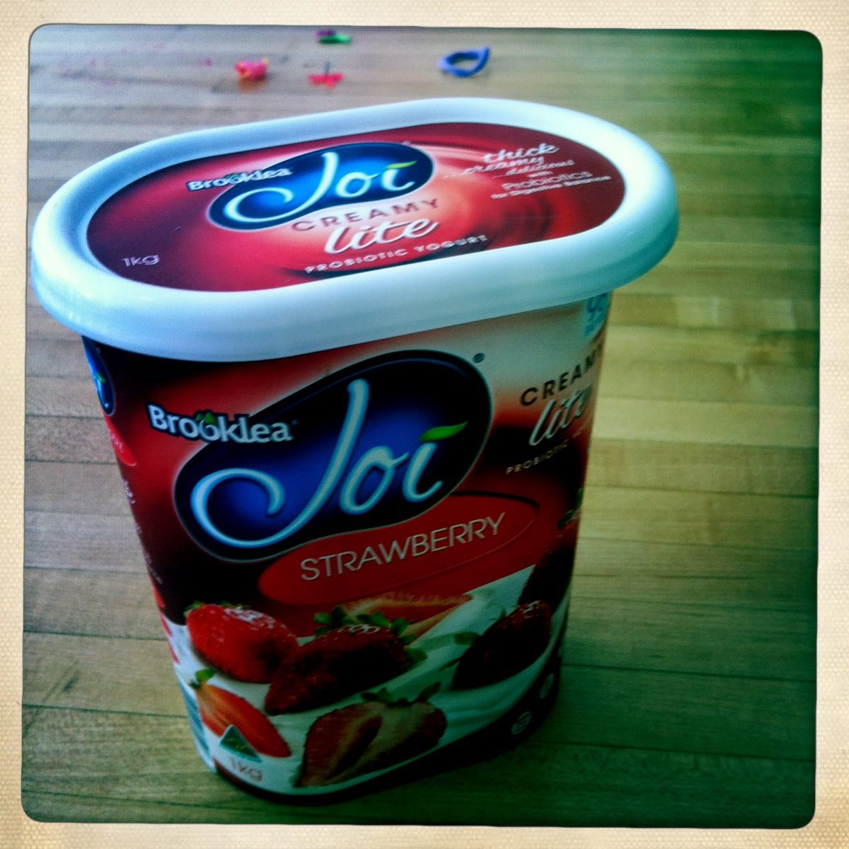 Brooklea Joi Creamy Lite Strawberry Yoghurt 1kg - AldiMum