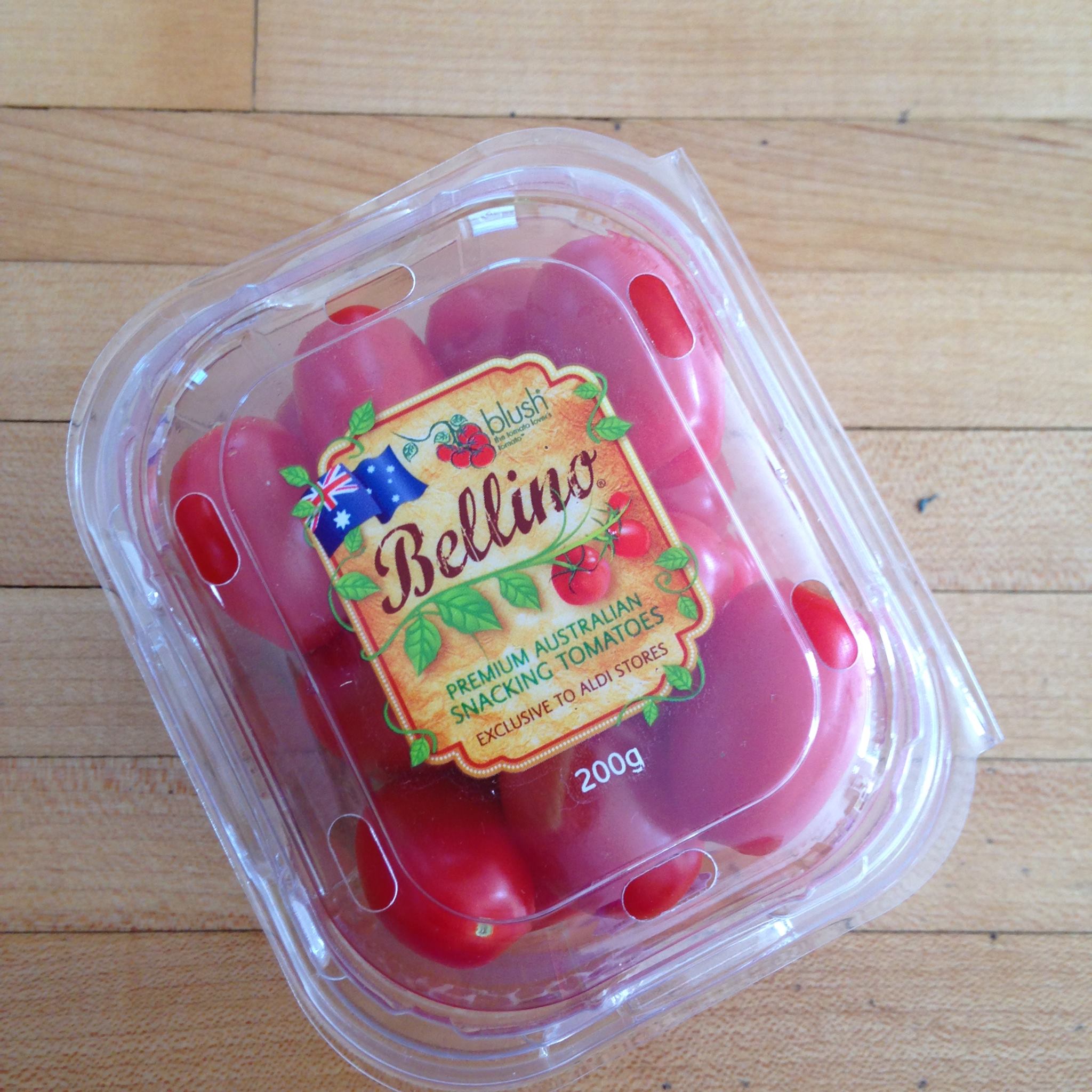 bellino-snacking-tomatoes